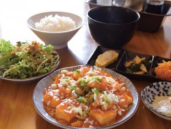 おいしいごはん、 あります! at 桃猫食堂